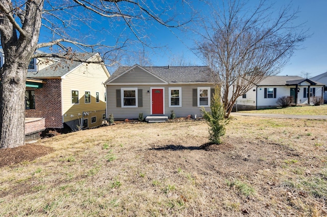 ranch-style home featuring a front lawn