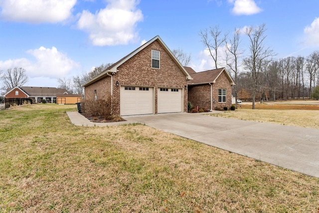 view of front facade featuring a garage and a front yard