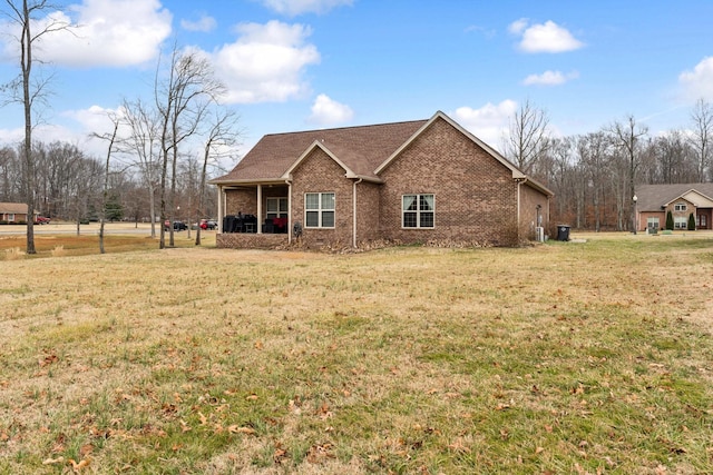 view of front of house with a front lawn