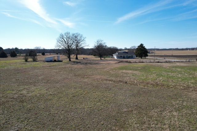 view of yard featuring a rural view