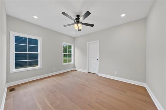 unfurnished room featuring light hardwood / wood-style flooring and ceiling fan