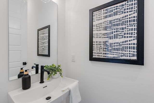 bathroom featuring sink