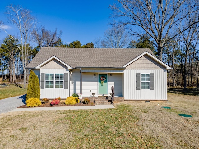 ranch-style home featuring a front lawn