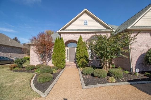 view of front of home with a front yard