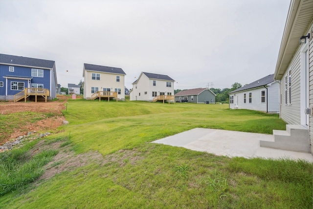 view of yard featuring a residential view and a patio