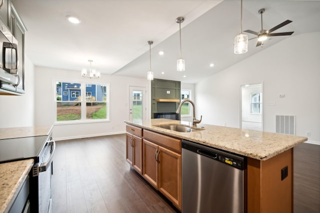 kitchen featuring plenty of natural light, visible vents, dark wood-style floors, stainless steel appliances, and a sink