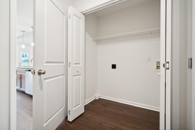 laundry room featuring laundry area, baseboards, dark wood-style flooring, washer hookup, and electric dryer hookup