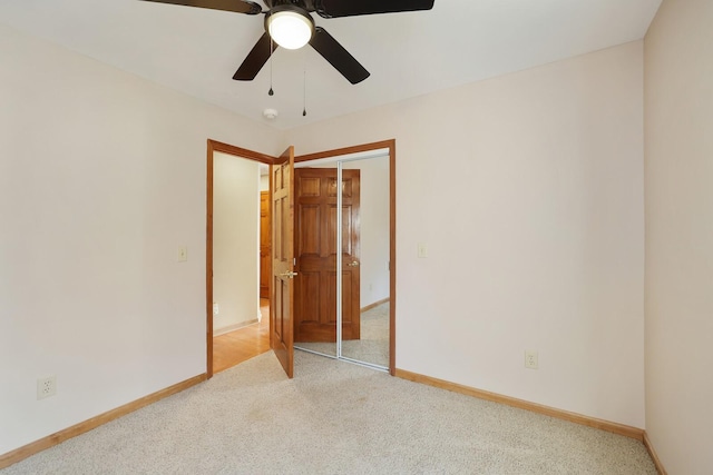 carpeted empty room featuring ceiling fan