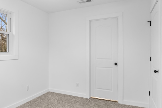 unfurnished room featuring carpet floors