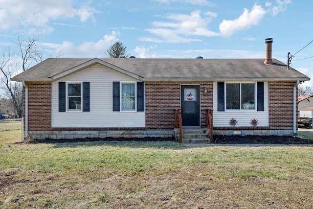 view of front of house featuring a front lawn