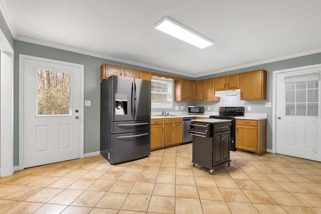 kitchen featuring crown molding, stainless steel appliances, sink, and light tile patterned floors