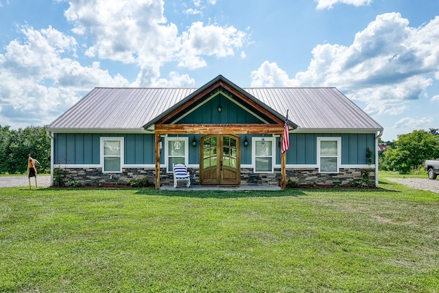 view of front of property with a front yard