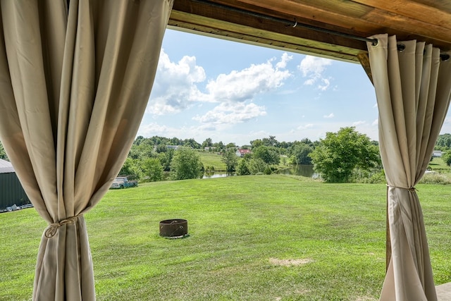 view of yard featuring a water view