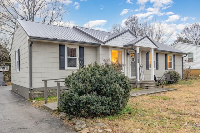 ranch-style home with a front lawn