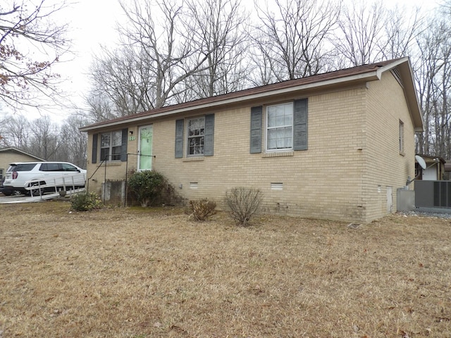 view of front of home with a front yard