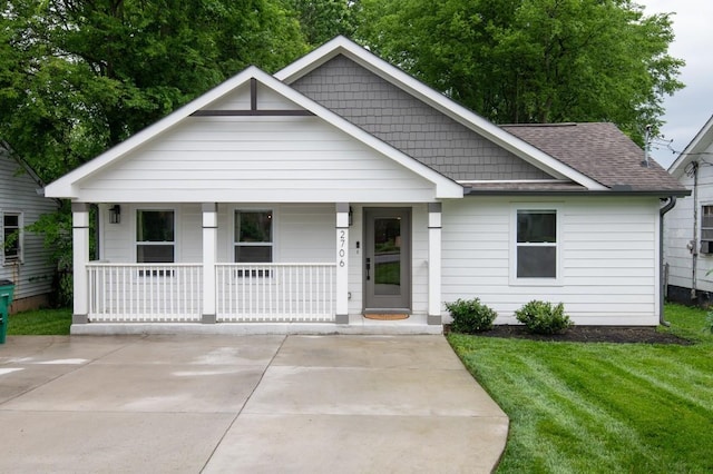 view of front facade with covered porch and a front lawn