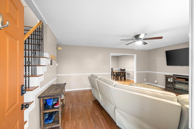 living room with wood-type flooring and ceiling fan