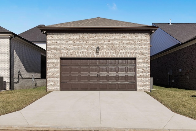 view of front facade with a front yard