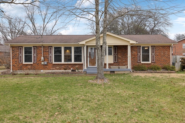 single story home with a front lawn