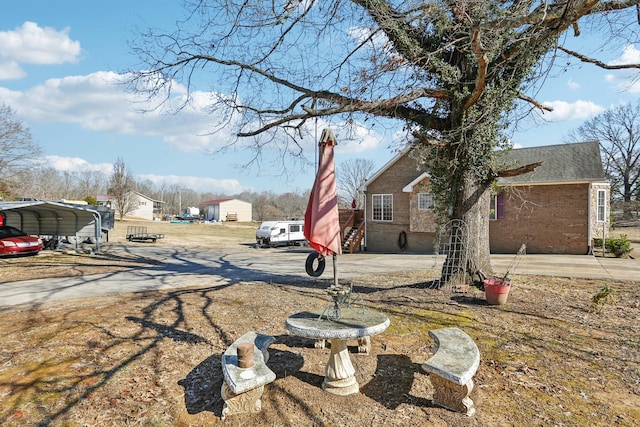 view of yard featuring a carport