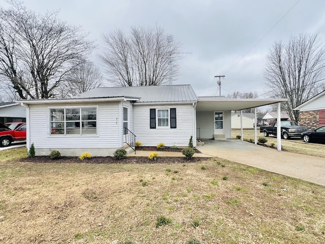 view of front of property featuring a carport and a front lawn