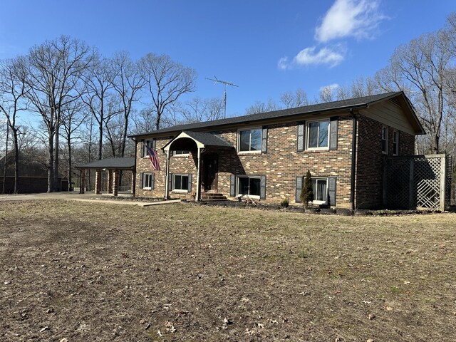 split foyer home with a front lawn