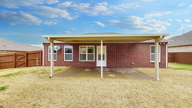 back of house featuring a lawn