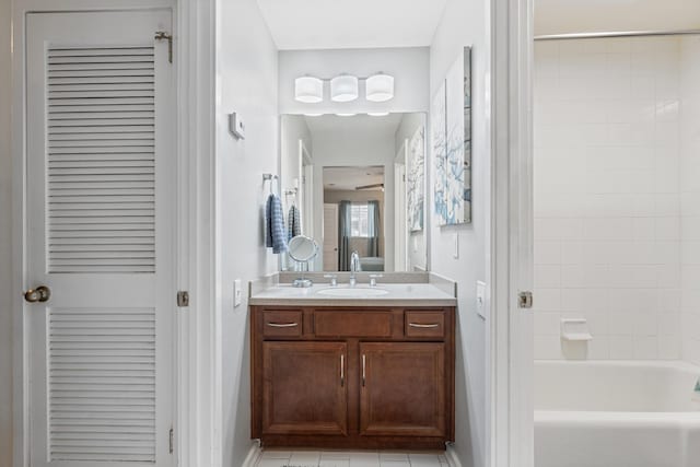 bathroom featuring tiled shower / bath and vanity