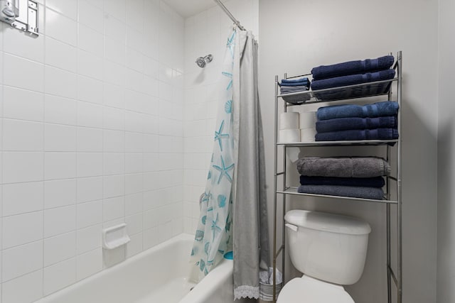 bathroom featuring toilet and shower / tub combo