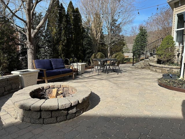 view of patio featuring an outdoor living space with a fire pit