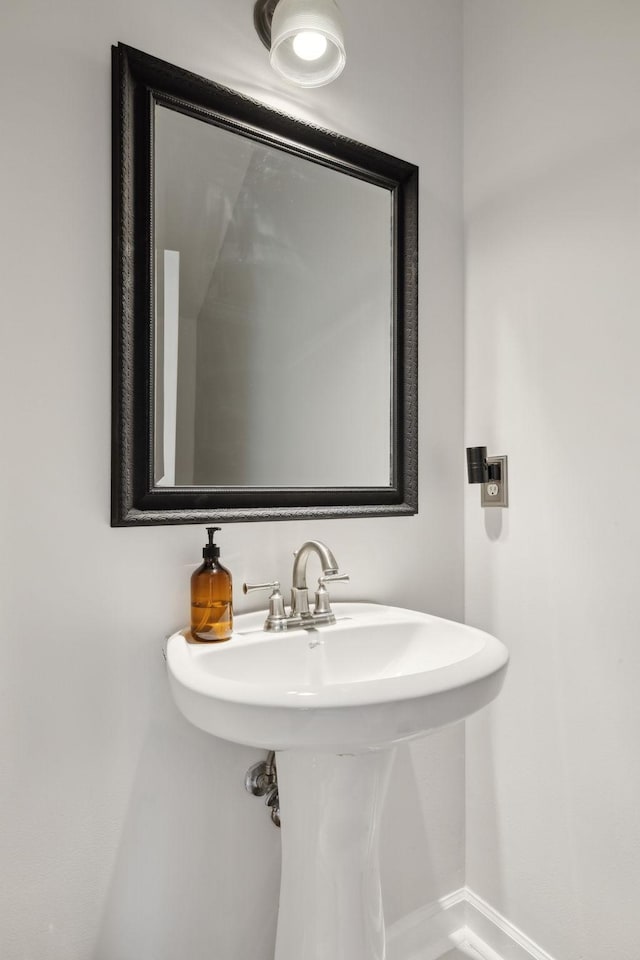 bathroom featuring sink