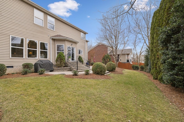 view of front facade featuring a front lawn