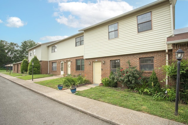 view of property featuring a front yard