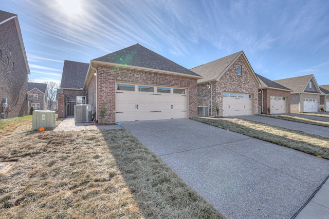 view of front of home featuring central AC unit and a front yard