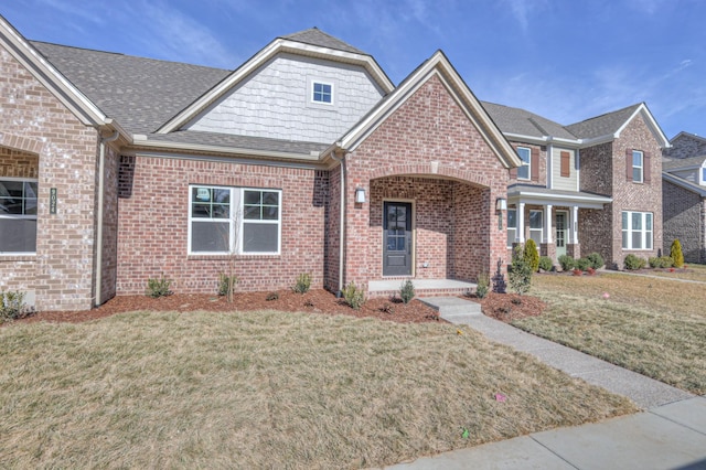 view of front of house featuring a front lawn