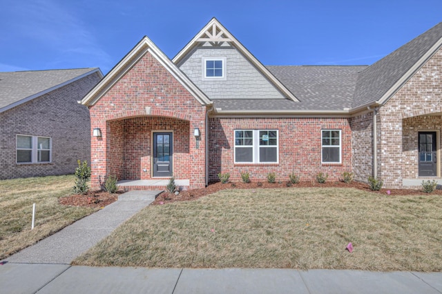 view of front of property featuring a front yard