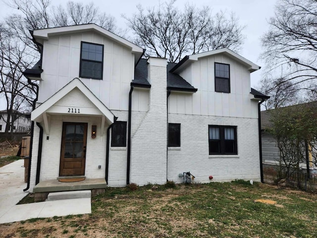 modern inspired farmhouse with a front yard