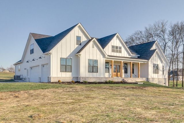 modern inspired farmhouse featuring central AC, a porch, a garage, and a front yard