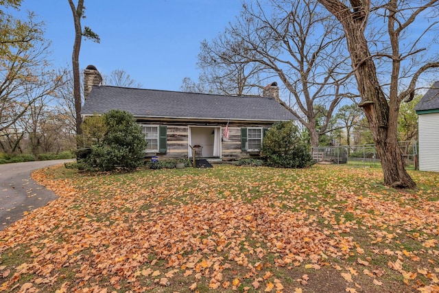 ranch-style home featuring a front yard