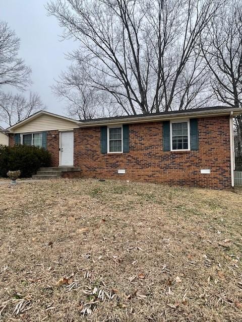 view of front of property with a front yard