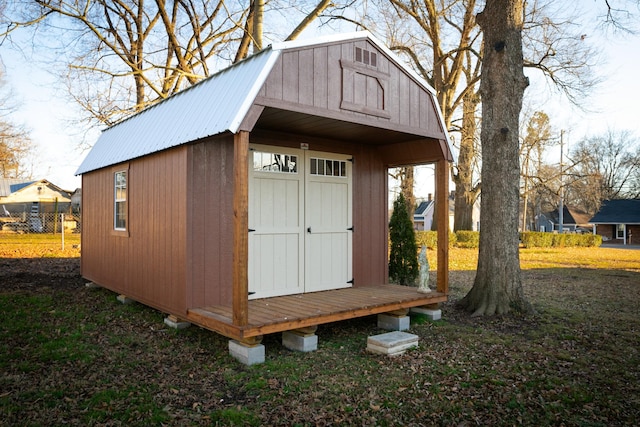 view of outbuilding