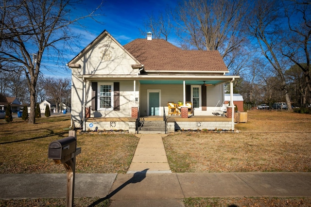 view of front of property featuring a front lawn and covered porch