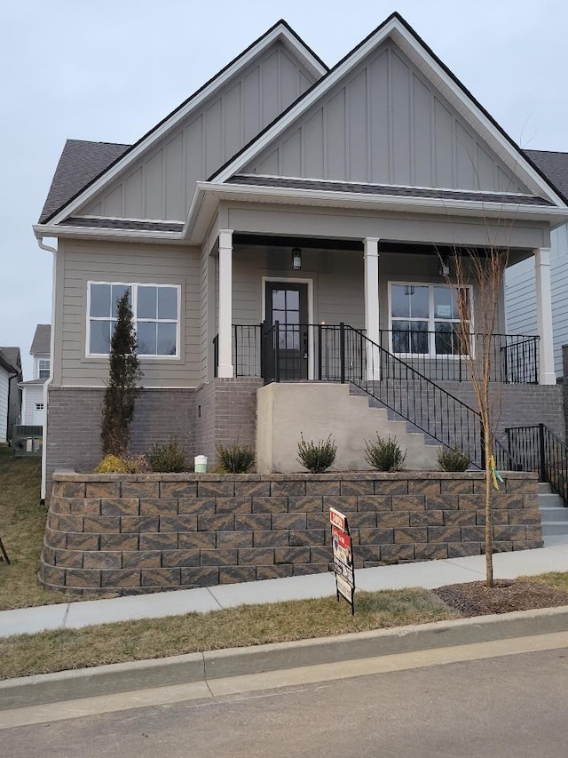 view of front of property featuring a porch