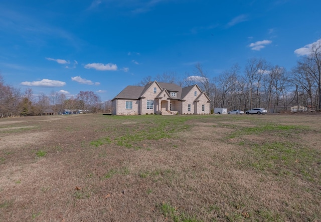 view of front facade with a front lawn