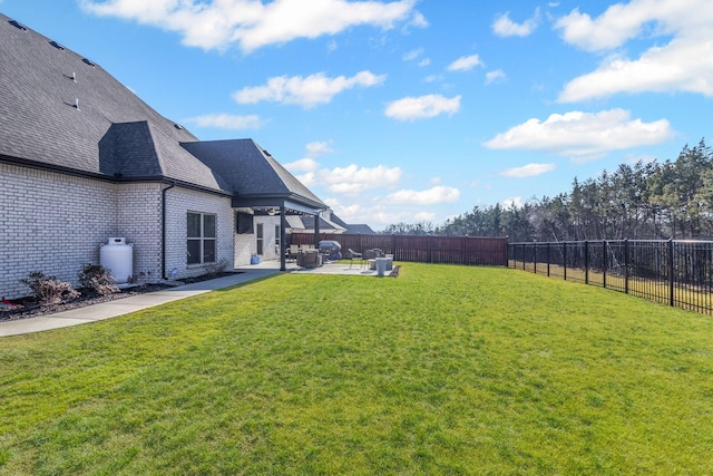 view of yard featuring a patio area