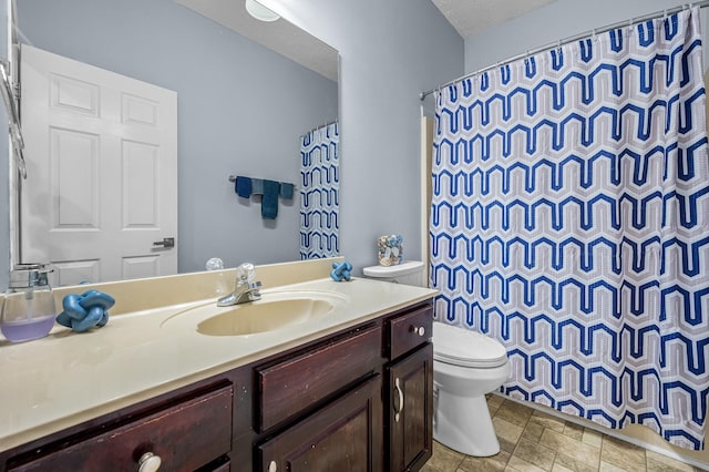 bathroom with a shower with curtain, vanity, a textured ceiling, and toilet