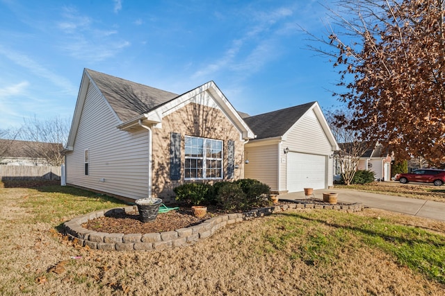 view of front facade featuring a garage and a front yard