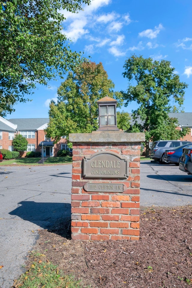 view of community / neighborhood sign