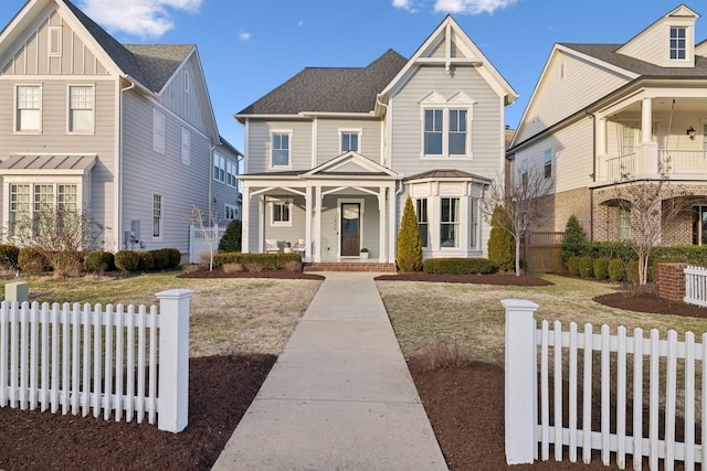 view of front of home featuring a front yard and covered porch