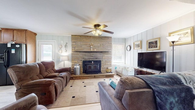 living room with crown molding and ceiling fan